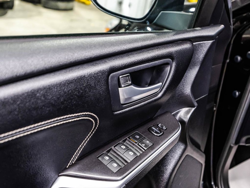 2017 Toyota Camry Hybrid Berline LE 4 portes in , Quebec - 11 - w1024h768px