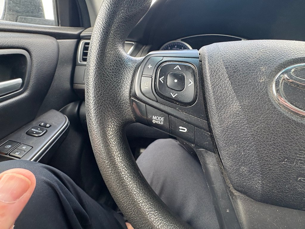 2017 Toyota Camry LE AUTOMATIQUE in Montreal, Quebec - 7 - w1024h768px
