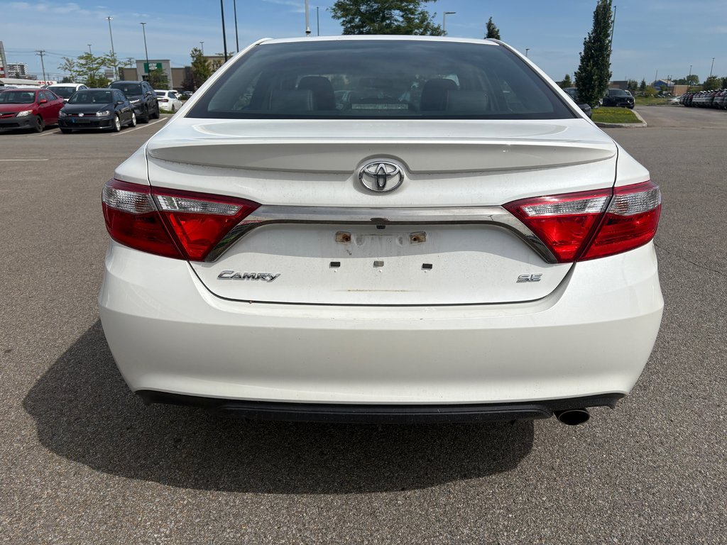 2017 Toyota Camry in Lachenaie, Quebec - 6 - w1024h768px