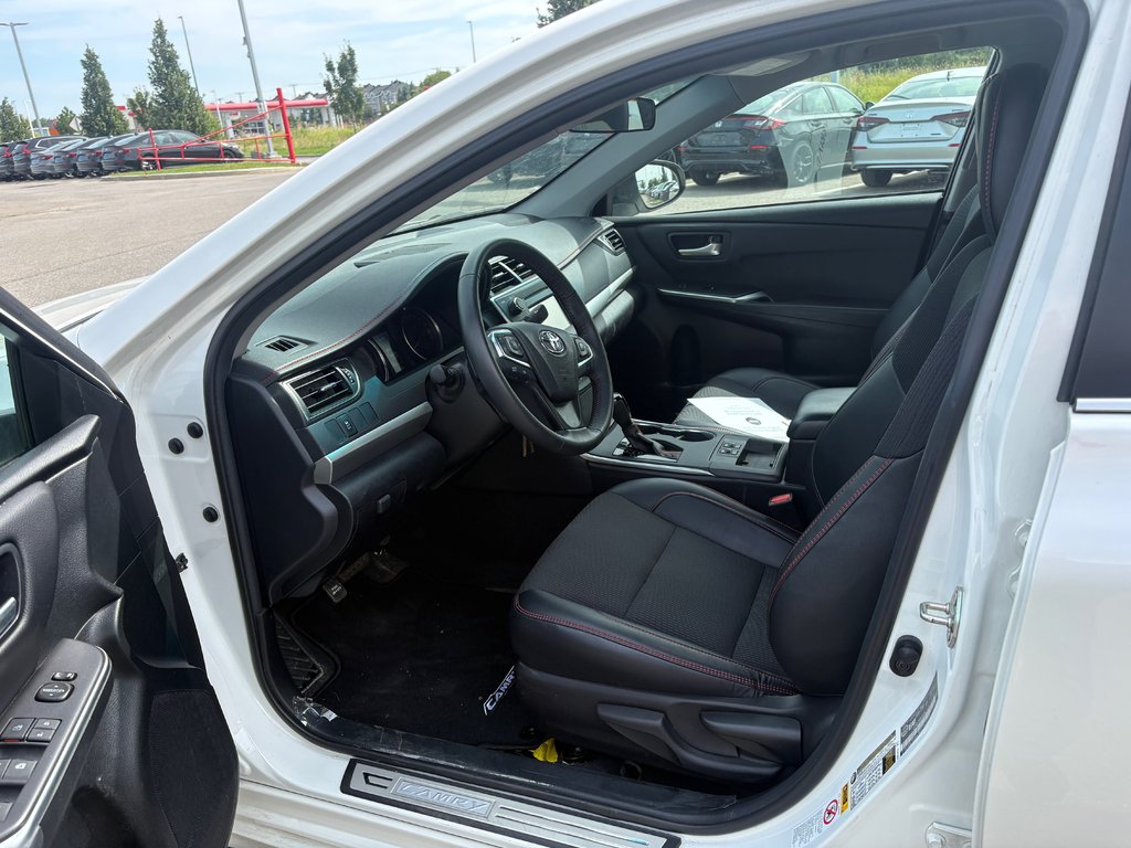 2017 Toyota Camry in Lachenaie, Quebec - 7 - w1024h768px