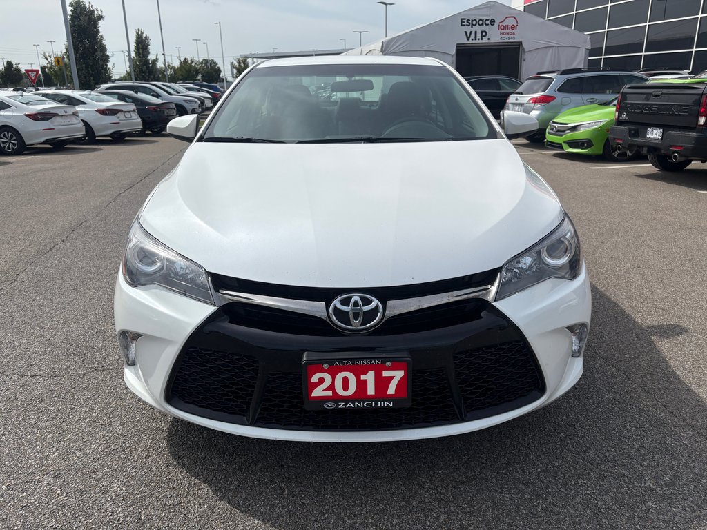 2017 Toyota Camry in Lachenaie, Quebec - 5 - w1024h768px