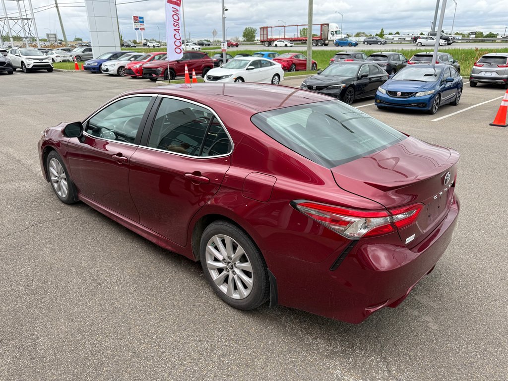 2018 Toyota Camry SE in Lachenaie, Quebec - 2 - w1024h768px