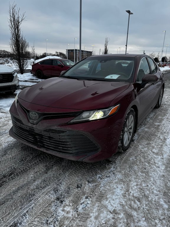 2019 Toyota Camry LE in Montreal, Quebec - 2 - w1024h768px