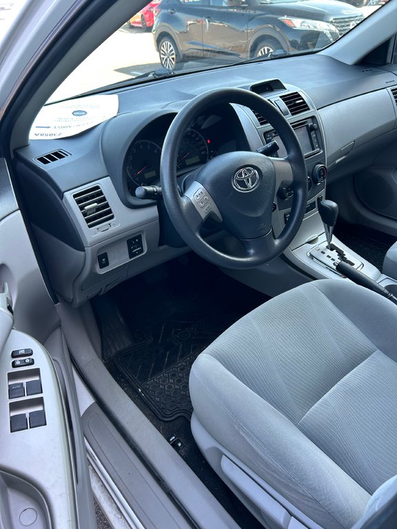 2013 Toyota Corolla LE in Lachenaie, Quebec - 5 - w1024h768px