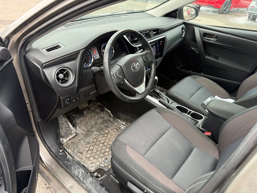 2017 Toyota Corolla LE in Lachenaie, Quebec - 6 - w1024h768px