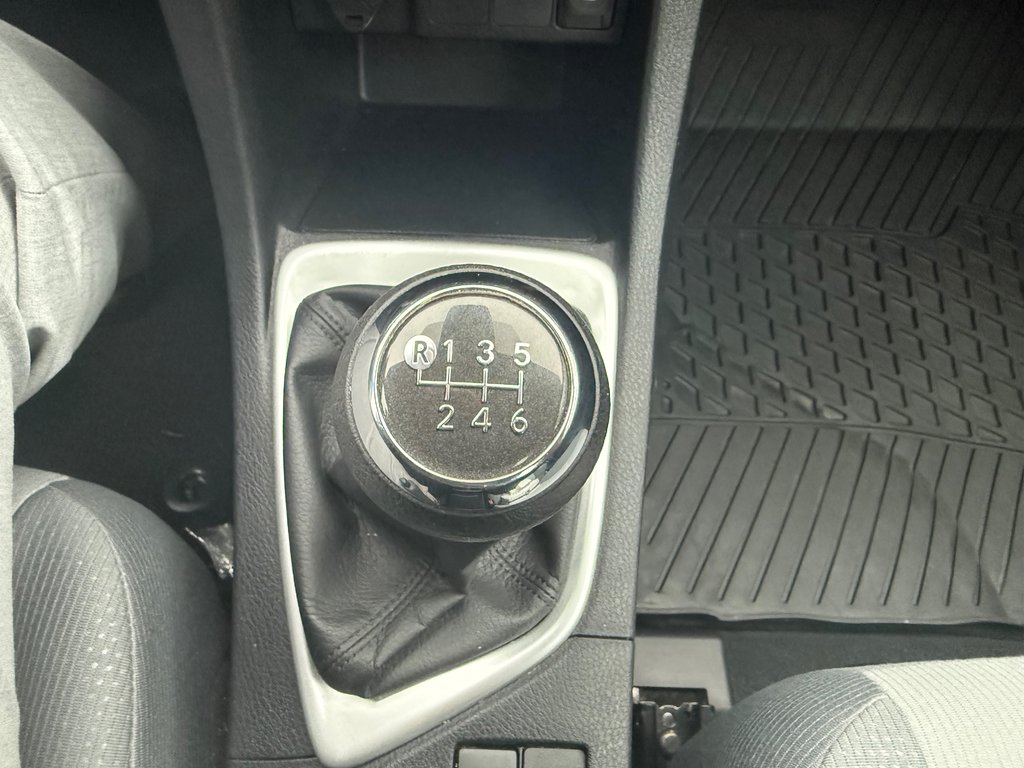 2018 Toyota Corolla LE in Montreal, Quebec - 10 - w1024h768px