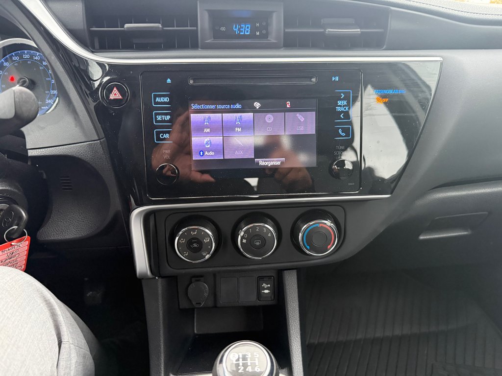 2018 Toyota Corolla LE in Montreal, Quebec - 9 - w1024h768px