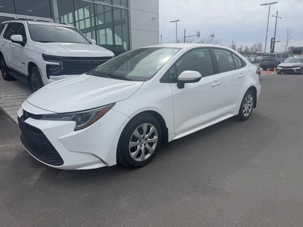 2023 Toyota Corolla LE in Montreal, Quebec - 1 - w1024h768px