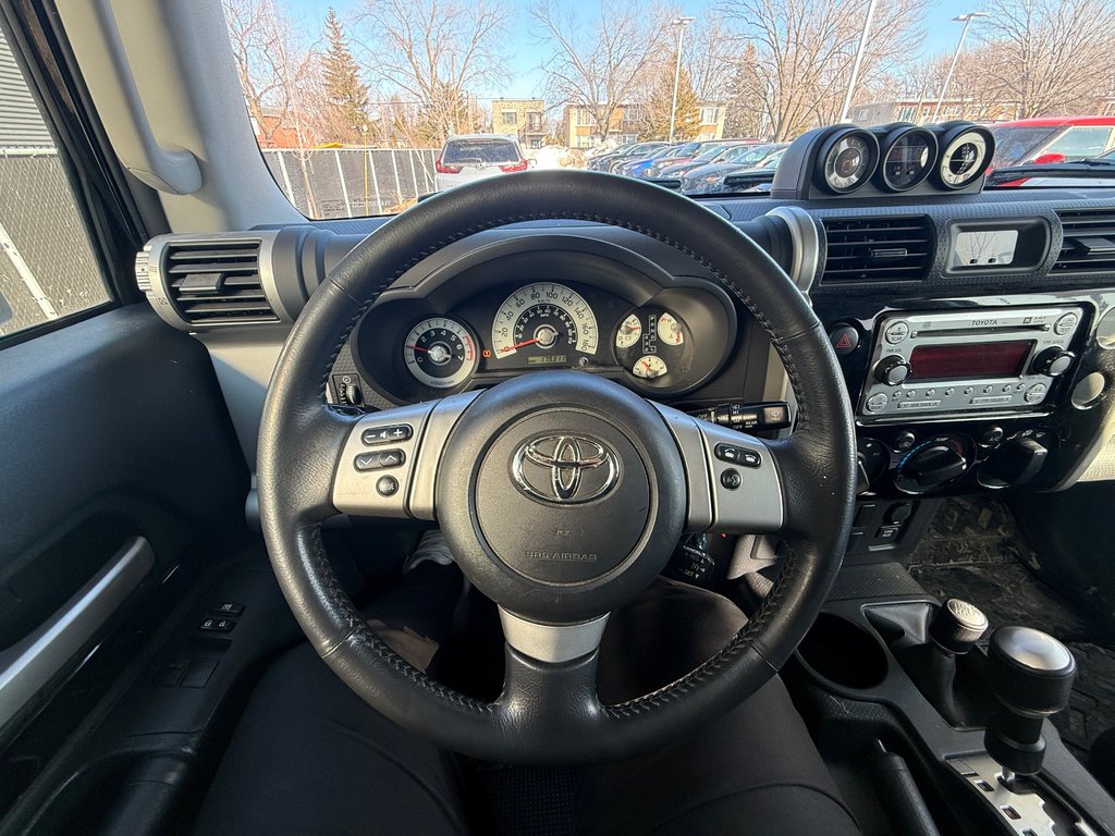 Toyota FJ Cruiser 4WD 4dr Auto 2012 à Montréal, Québec - 4 - w1024h768px