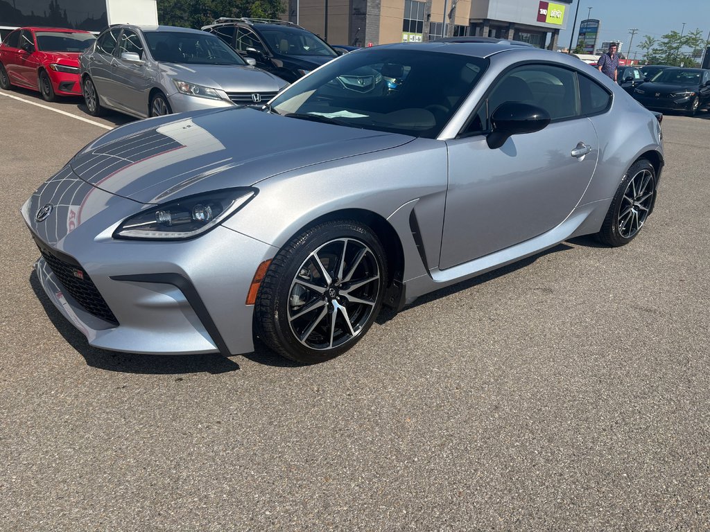 2023 Toyota GR86 in Lachenaie, Quebec - 1 - w1024h768px