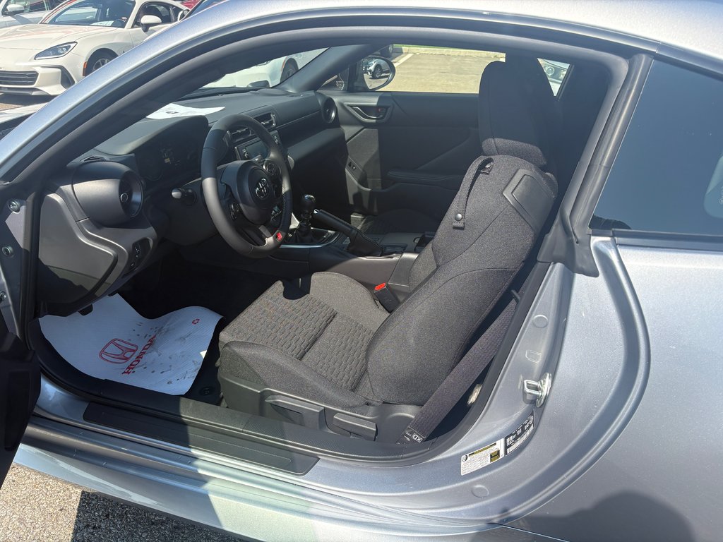 2023 Toyota GR86 in Lachenaie, Quebec - 6 - w1024h768px