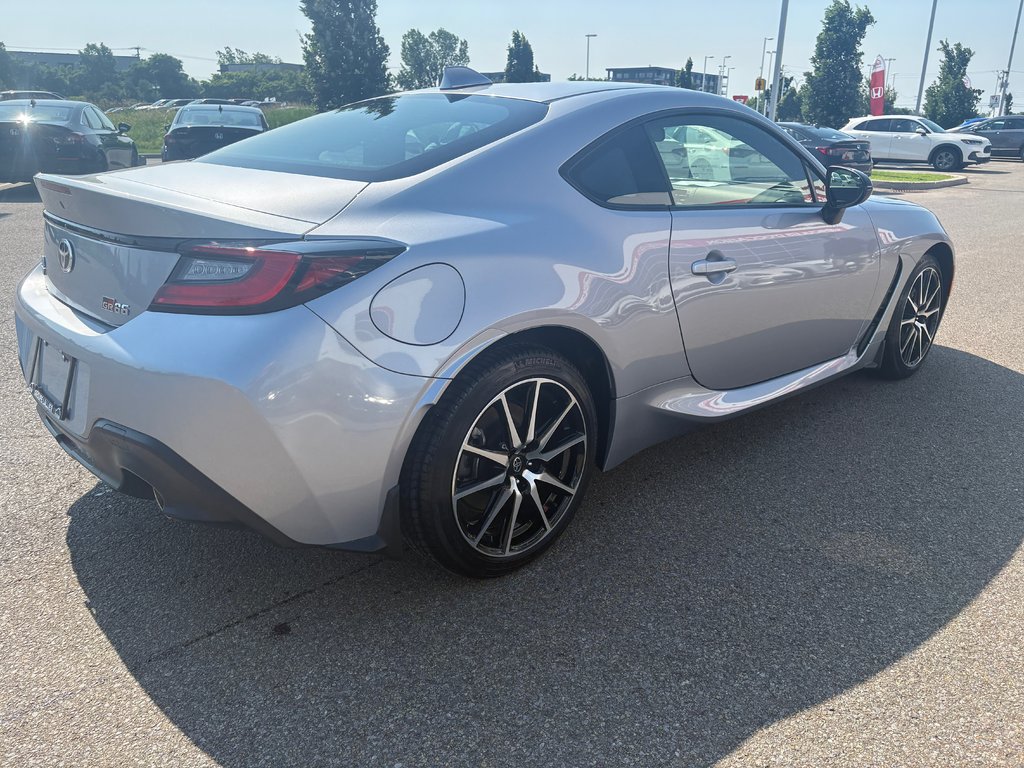 2023 Toyota GR86 in Lachenaie, Quebec - 3 - w1024h768px