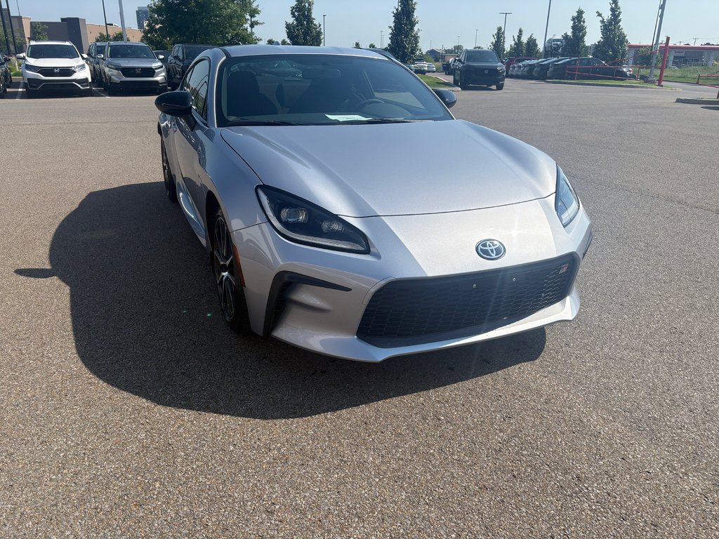 2023 Toyota GR86 in Lachenaie, Quebec - 2 - w1024h768px