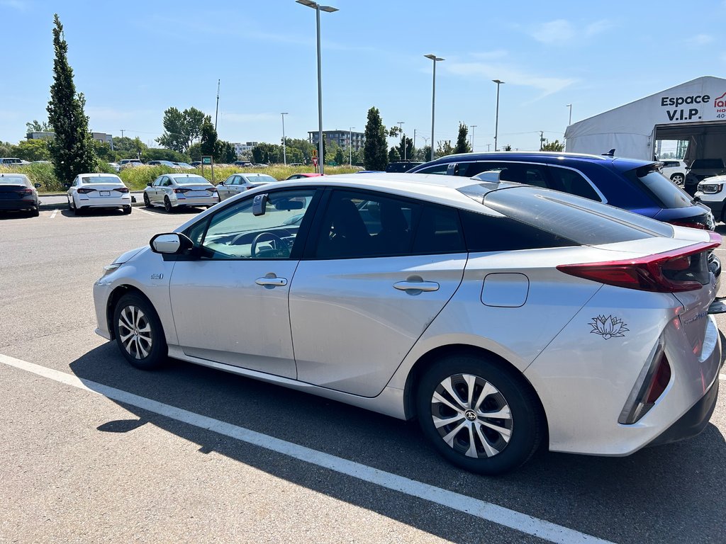 2021 Toyota PRIUS PRIME in Lachenaie, Quebec - 2 - w1024h768px