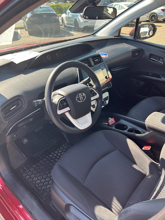 2017 Toyota Prius in Lachenaie, Quebec - 7 - w1024h768px