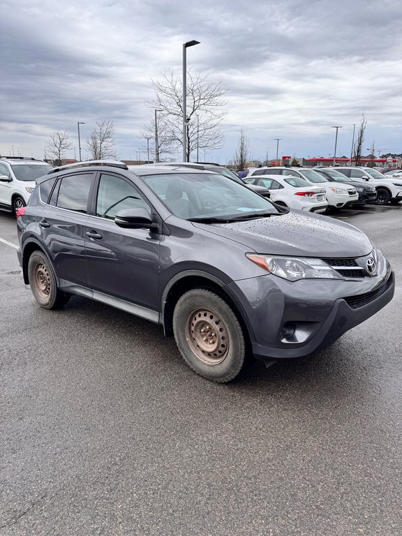2013 Toyota RAV4 LE in Lachenaie, Quebec - 2 - w1024h768px