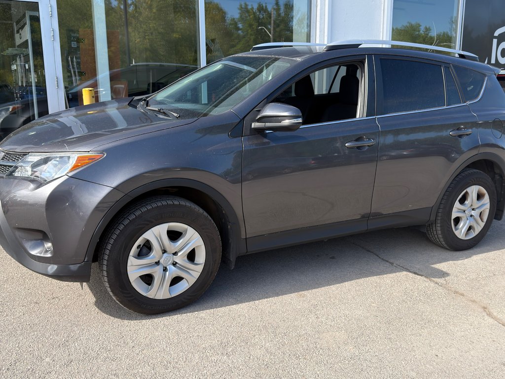 Toyota RAV4 LE 2015 à Montréal, Québec - 1 - w1024h768px