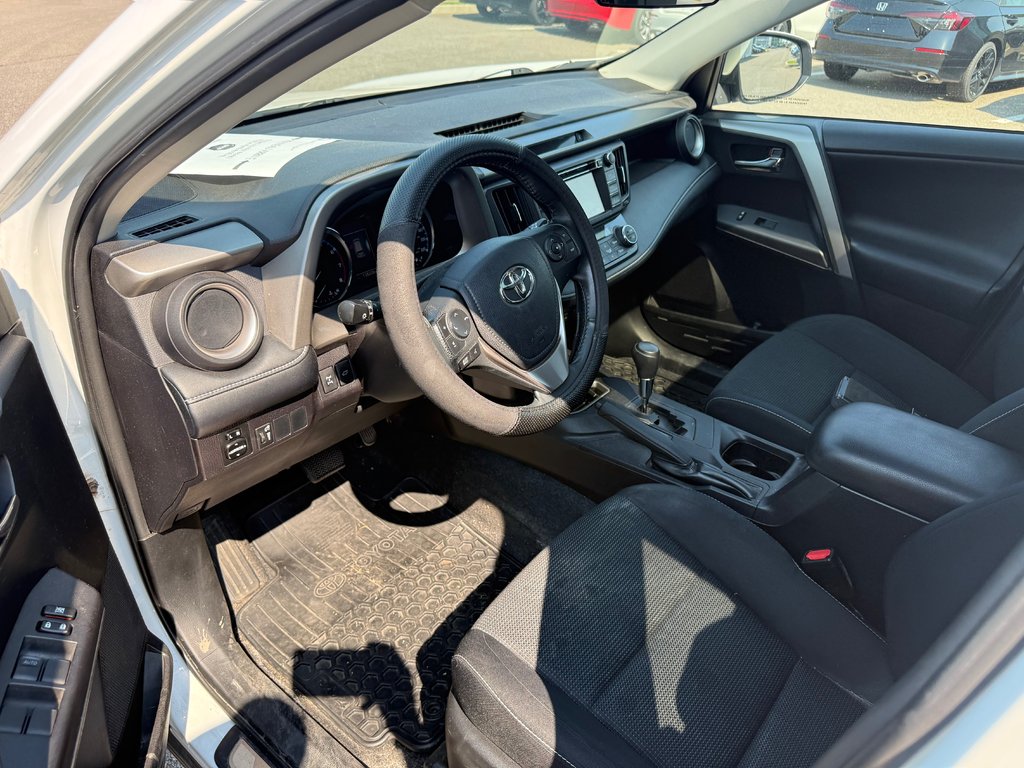 2016 Toyota RAV4 XLE/AWD/JAMAIS ACCIDENTÉ in Lachenaie, Quebec - 10 - w1024h768px