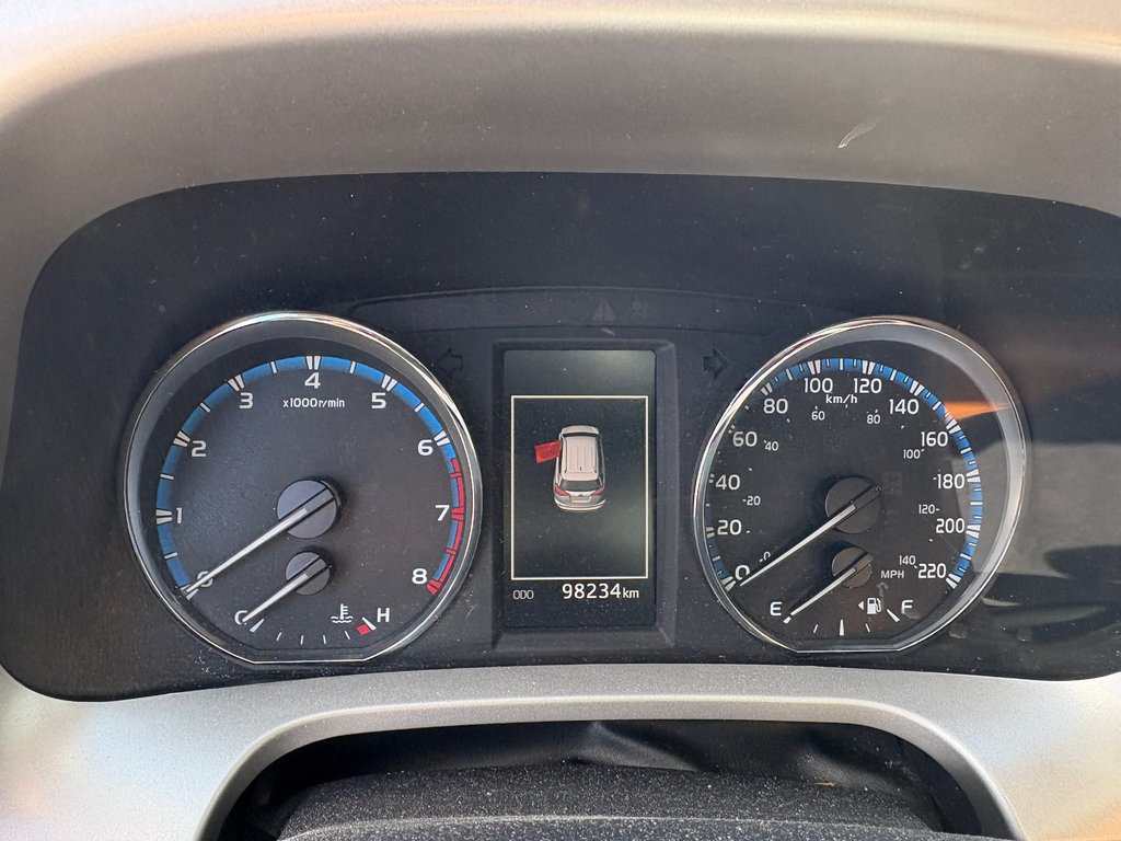 Toyota RAV4 Limited 2017 à Montréal, Québec - 2 - w1024h768px