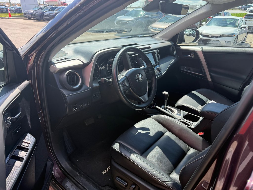 Toyota RAV4 Limited 2017 à Lachenaie, Québec - 10 - w1024h768px