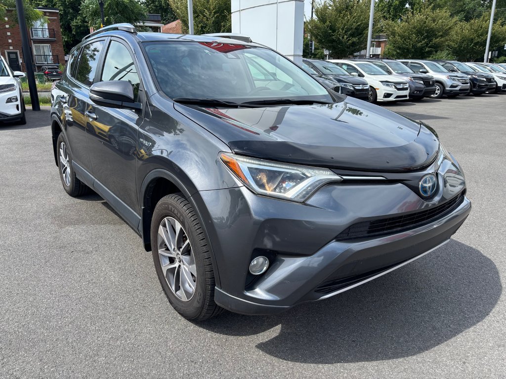 2018 Toyota RAV4 Hybrid LE+ in Montréal, Quebec - 2 - w1024h768px