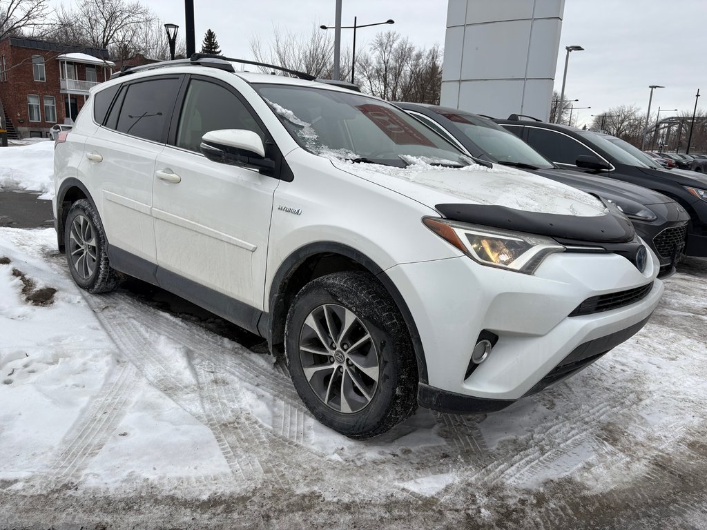 2018 Toyota RAV4 HYBRID LE+ in Montréal, Quebec - 2 - w1024h768px