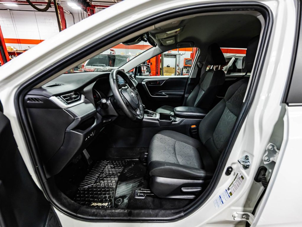 Toyota RAV4 LE AWD MAGS I CARPLAY I SIEGES CHAUFFANTS I CAMERA I SECURITE ACTIVE 2022 à , Québec - 15 - w1024h768px