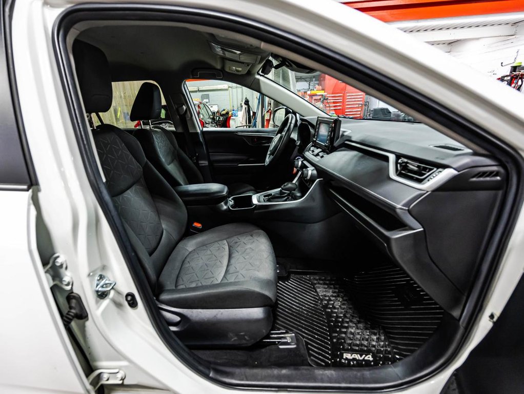 Toyota RAV4 LE AWD MAGS I CARPLAY I SIEGES CHAUFFANTS I CAMERA I SECURITE ACTIVE 2022 à , Québec - 14 - w1024h768px