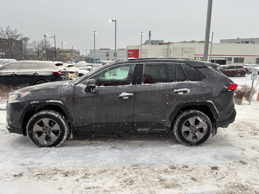 Toyota RAV4 LE HYBRID 2023 à Montréal, Québec - 1 - w1024h768px