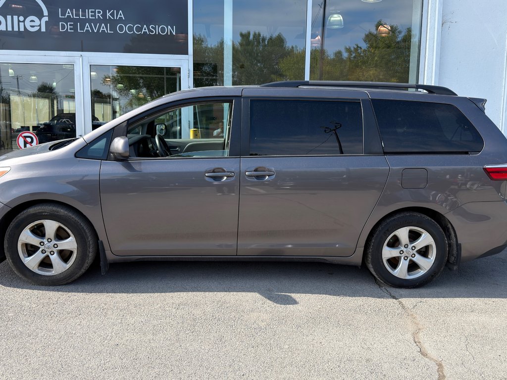 Toyota Sienna LE 2015 à Montréal, Québec - 2 - w1024h768px