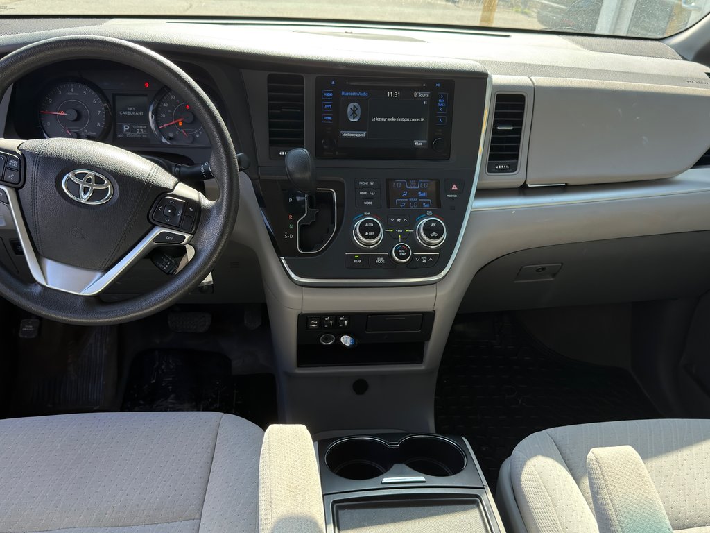 Toyota Sienna LE 2015 à Montréal, Québec - 6 - w1024h768px
