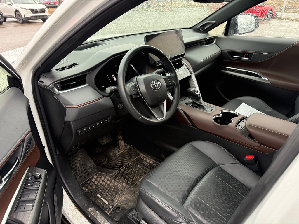 Toyota Venza LIMITED 2023 à Lachenaie, Québec - 10 - w1024h768px