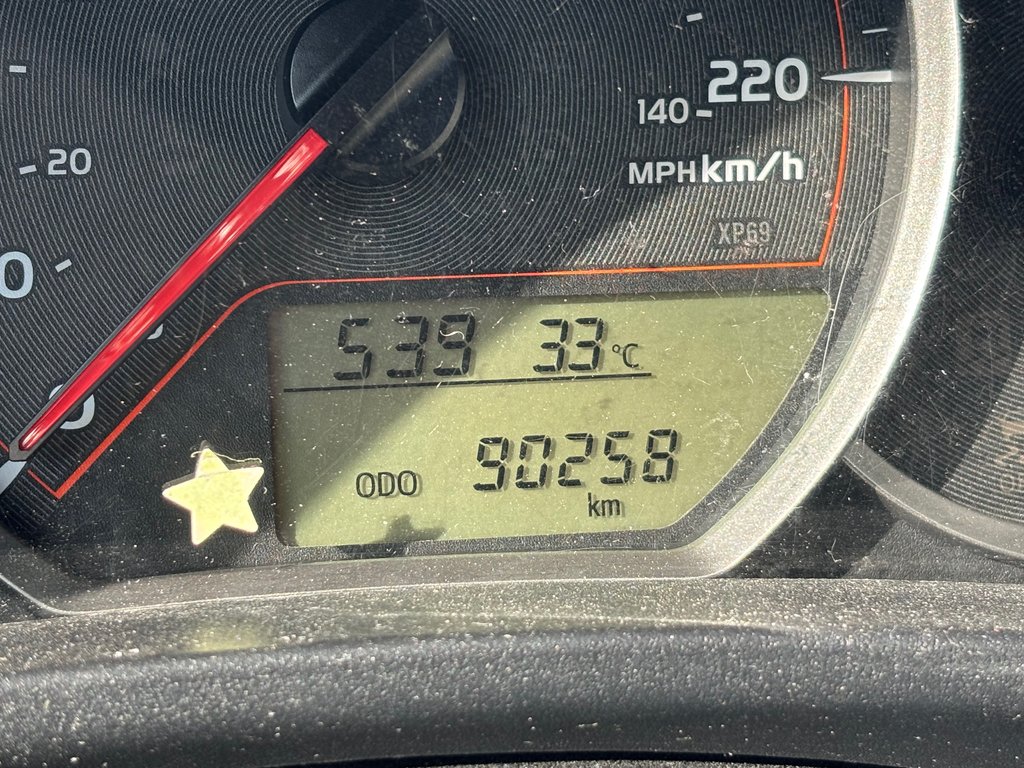 Toyota Yaris LE 2014 à Montréal, Québec - 5 - w1024h768px