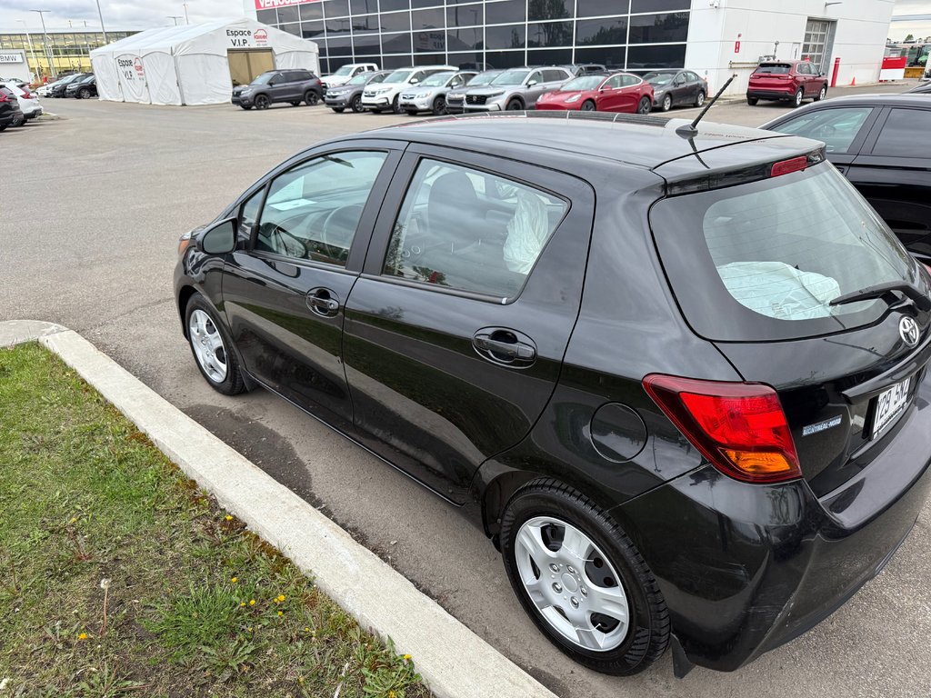 2015 Toyota Yaris LE in Lachenaie, Quebec - 2 - w1024h768px