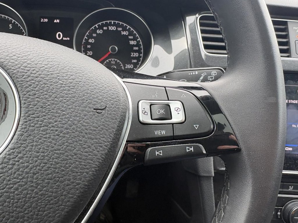 Volkswagen Golf Comfortline 5 portes avec boîte manuelle CUIR I TOIT OUVRANT I SIEGES CHAUFFANTS I CAMERA I DÉCURITÉ 2021 à Montréal, Québec - 9 - w1024h768px