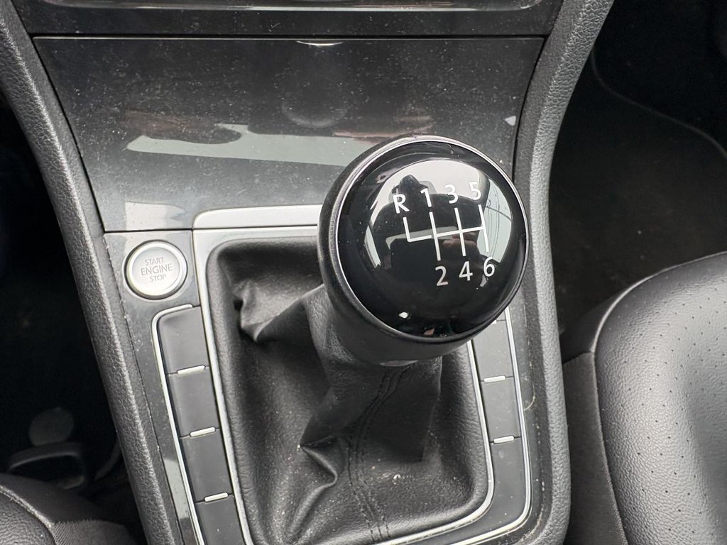 Volkswagen Golf Comfortline 5 portes avec boîte manuelle CUIR I TOIT OUVRANT I SIEGES CHAUFFANTS I CAMERA I DÉCURITÉ 2021 à Montréal, Québec - 14 - w1024h768px