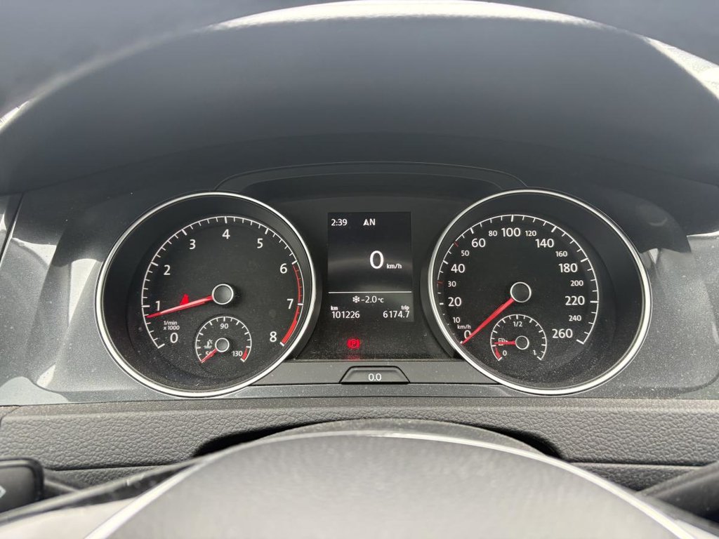 Volkswagen Golf Comfortline 5 portes avec boîte manuelle CUIR I TOIT OUVRANT I SIEGES CHAUFFANTS I CAMERA I DÉCURITÉ 2021 à Montréal, Québec - 8 - w1024h768px