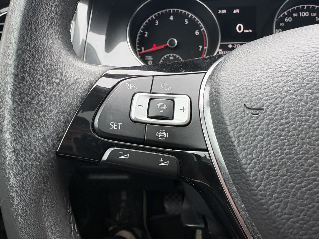 Volkswagen Golf Comfortline 5 portes avec boîte manuelle CUIR I TOIT OUVRANT I SIEGES CHAUFFANTS I CAMERA I DÉCURITÉ 2021 à Montréal, Québec - 10 - w1024h768px