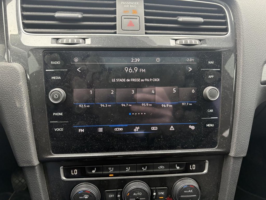 Volkswagen Golf Comfortline 5 portes avec boîte manuelle CUIR I TOIT OUVRANT I SIEGES CHAUFFANTS I CAMERA I DÉCURITÉ 2021 à Montréal, Québec - 12 - w1024h768px