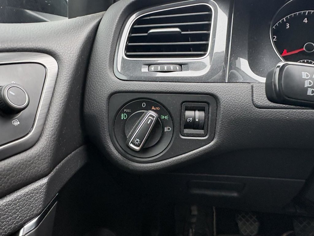 Volkswagen Golf Comfortline 5 portes avec boîte manuelle CUIR I TOIT OUVRANT I SIEGES CHAUFFANTS I CAMERA I DÉCURITÉ 2021 à Montréal, Québec - 11 - w1024h768px