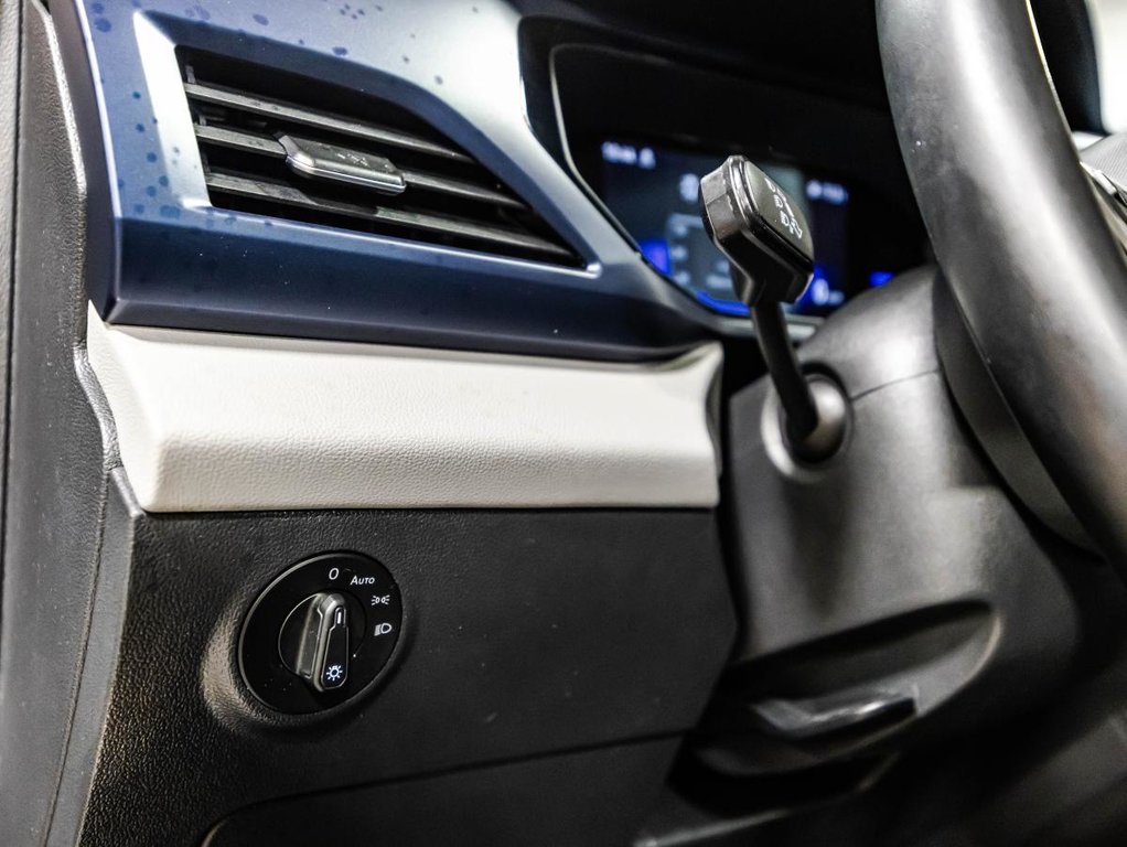 2022 Volkswagen Taos Comfortline 4MOTION JAMAIS ACCIDENTÉ I TOIT PANORAMIQUE I SIEGES CHAUFFANTS I MAGS I SECURITE ACTIVE in , Quebec - 22 - w1024h768px