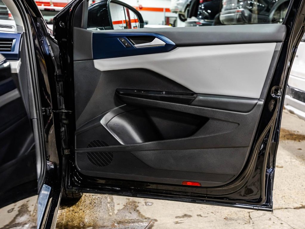 2022 Volkswagen Taos Comfortline 4MOTION JAMAIS ACCIDENTÉ I TOIT PANORAMIQUE I SIEGES CHAUFFANTS I MAGS I SECURITE ACTIVE in , Quebec - 17 - w1024h768px