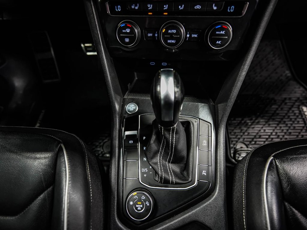 2021 Volkswagen Tiguan HIGHLINE R-LINE | 4 MOTION | TOIT PANO | CUIR | CARFAX CLEAN in , Quebec - 18 - w1024h768px