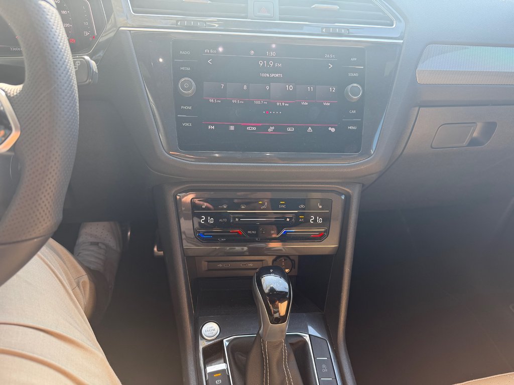 2022 Volkswagen Tiguan Comfortline R-Line Black Edition in Montreal, Quebec - 10 - w1024h768px