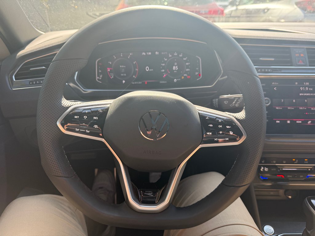 2022 Volkswagen Tiguan Comfortline R-Line Black Edition in Montreal, Quebec - 7 - w1024h768px