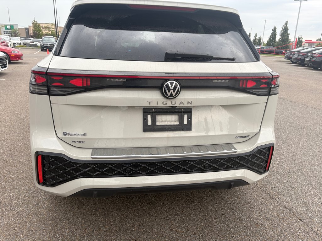 2026 Volkswagen Tiguan Highline Turbo R-Line in Lachenaie, Quebec - 4 - w1024h768px
