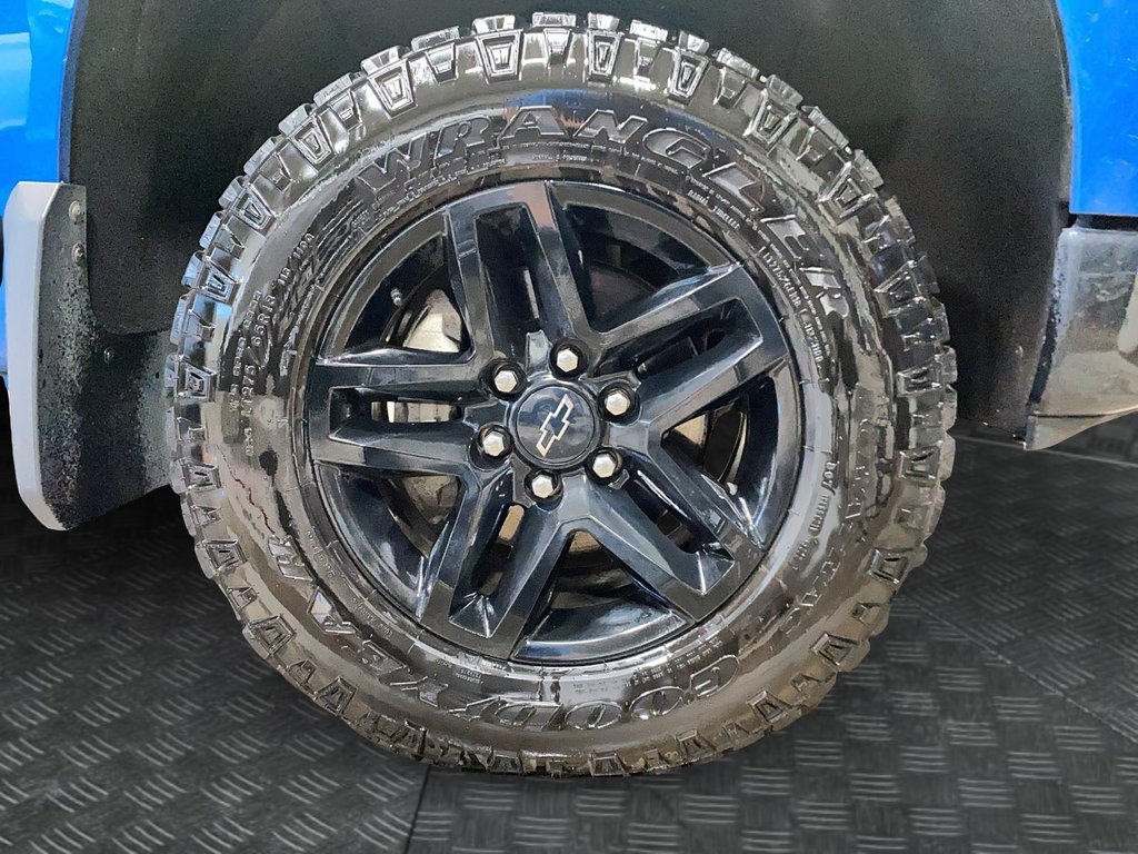 Chevrolet Silverado 1500 LT Trail Boss 2023 à Jonquière, Québec - 2 - w1024h768px