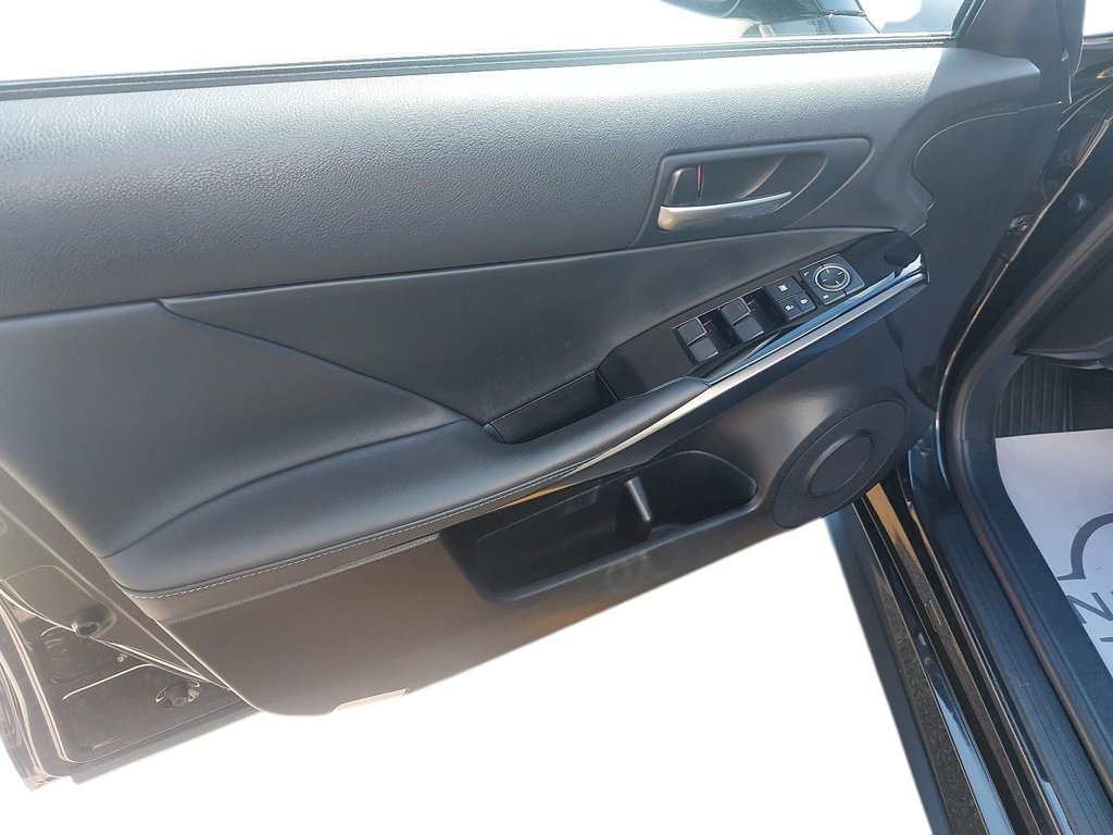 2025 Lexus IS in Sept-Îles, Quebec - 11 - w1024h768px