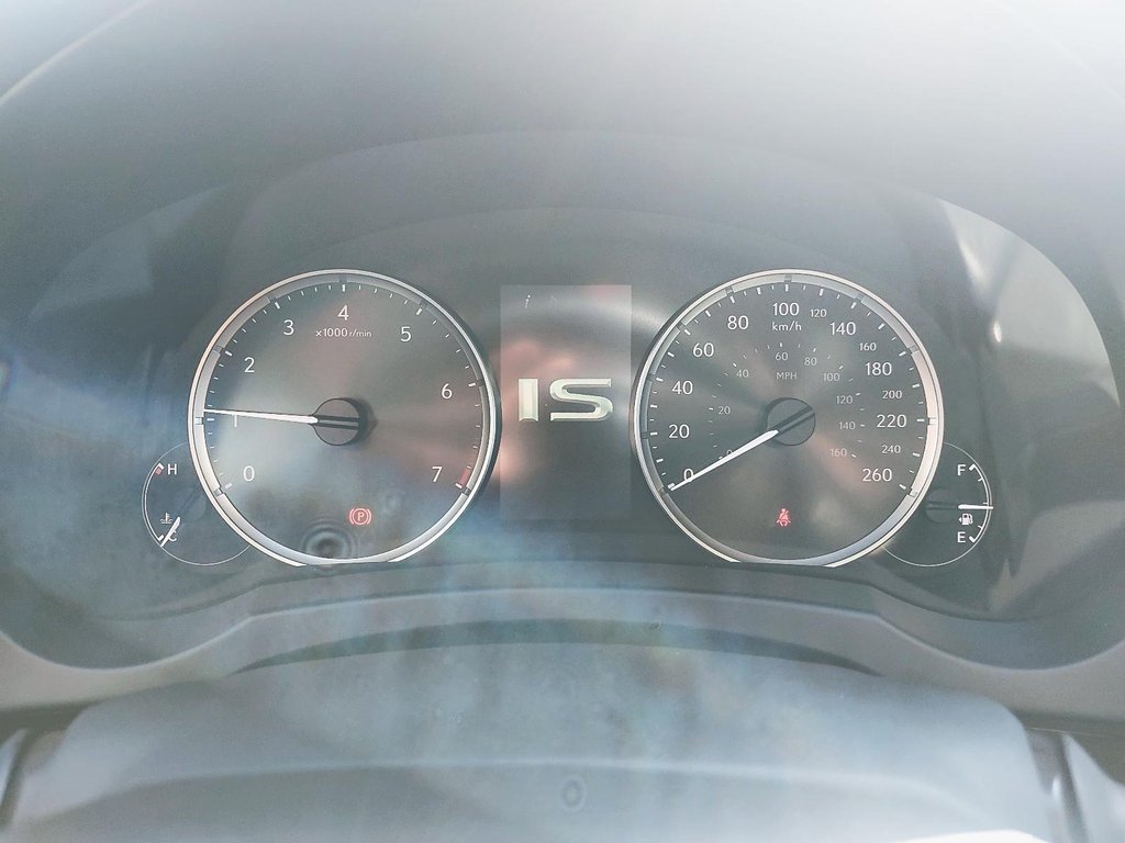 2025 Lexus IS in Sept-Îles, Quebec - 14 - w1024h768px