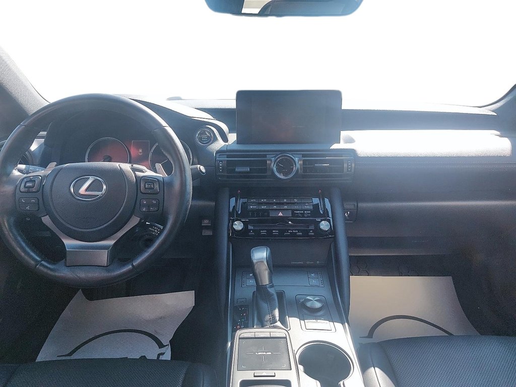 2025 Lexus IS in Sept-Îles, Quebec - 10 - w1024h768px